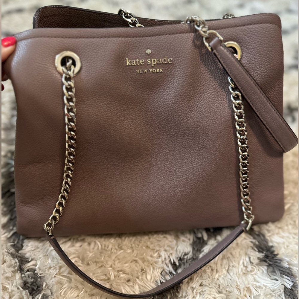Kate Spade chain purse with internal magnetic inside pockets